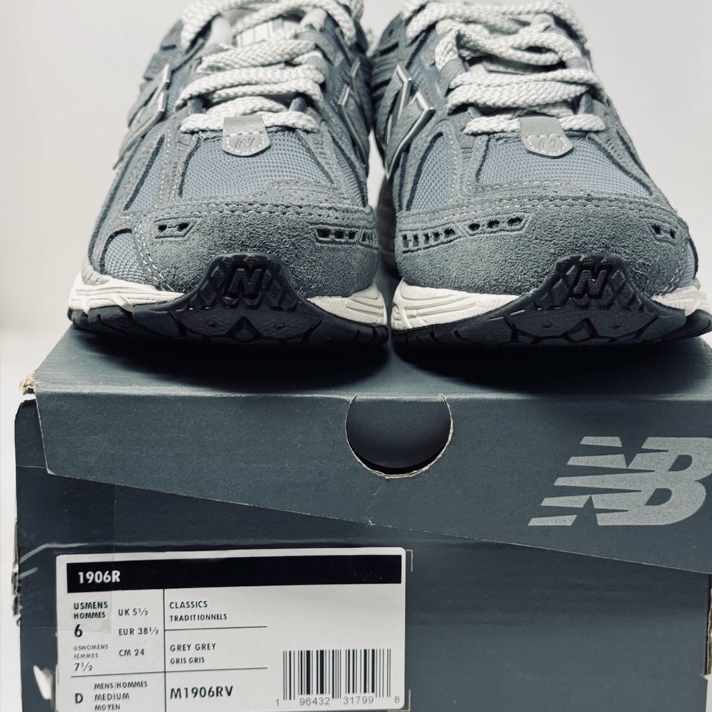 NEW New Balance 1906R Classic Grey Men’s US Size 6 Run/Walk Sneakers New In Box